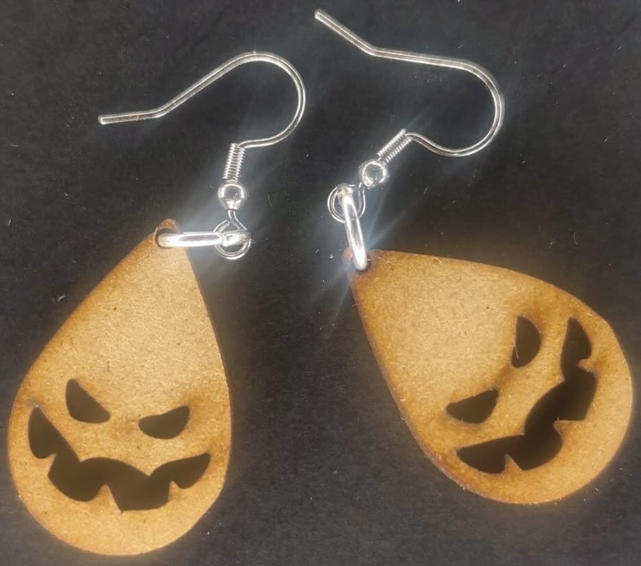 Aretes cara de fantasma MDF 3 mm natural